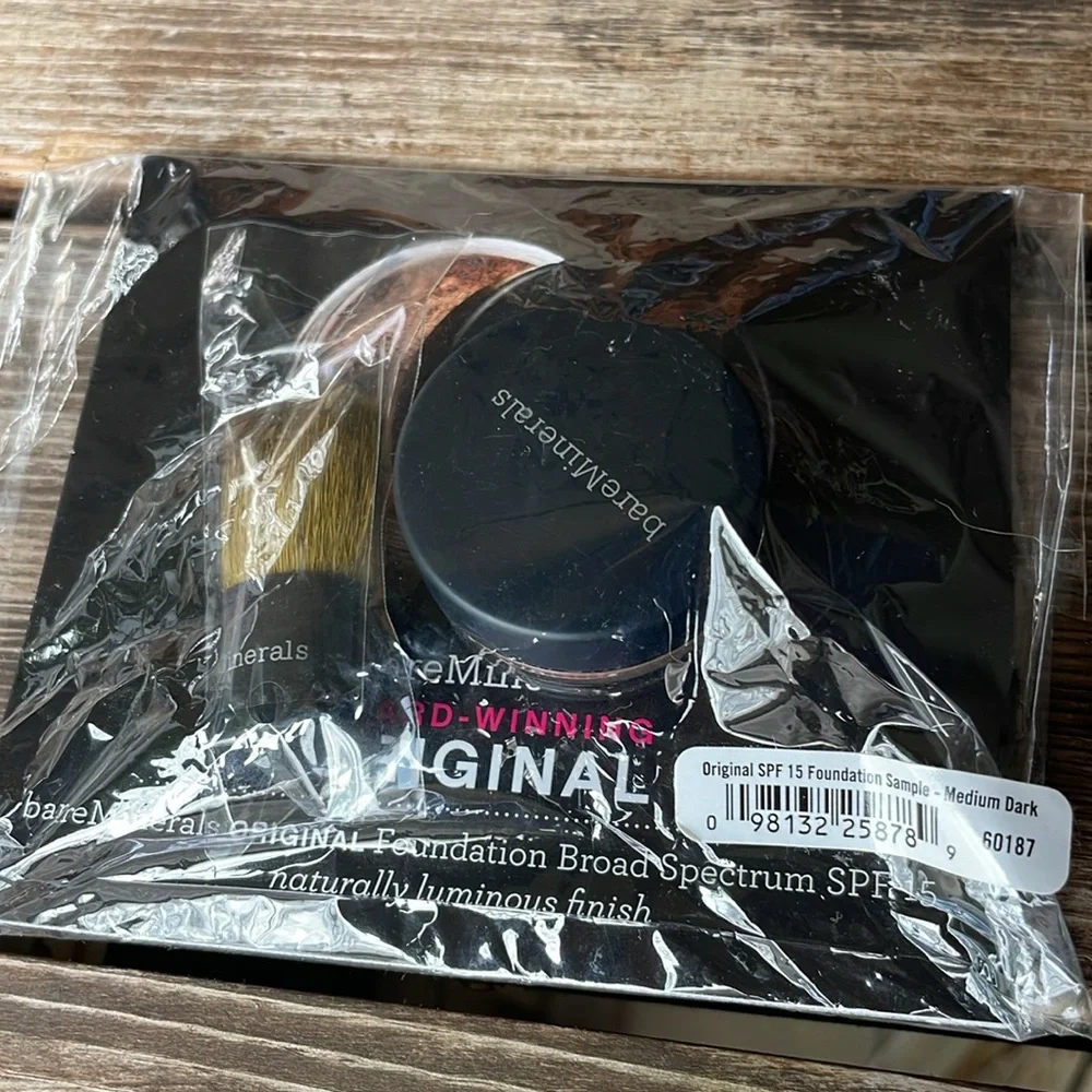 BareMinerals sample pack Faux Tan Face, Foundation & Brush & Lipglossss